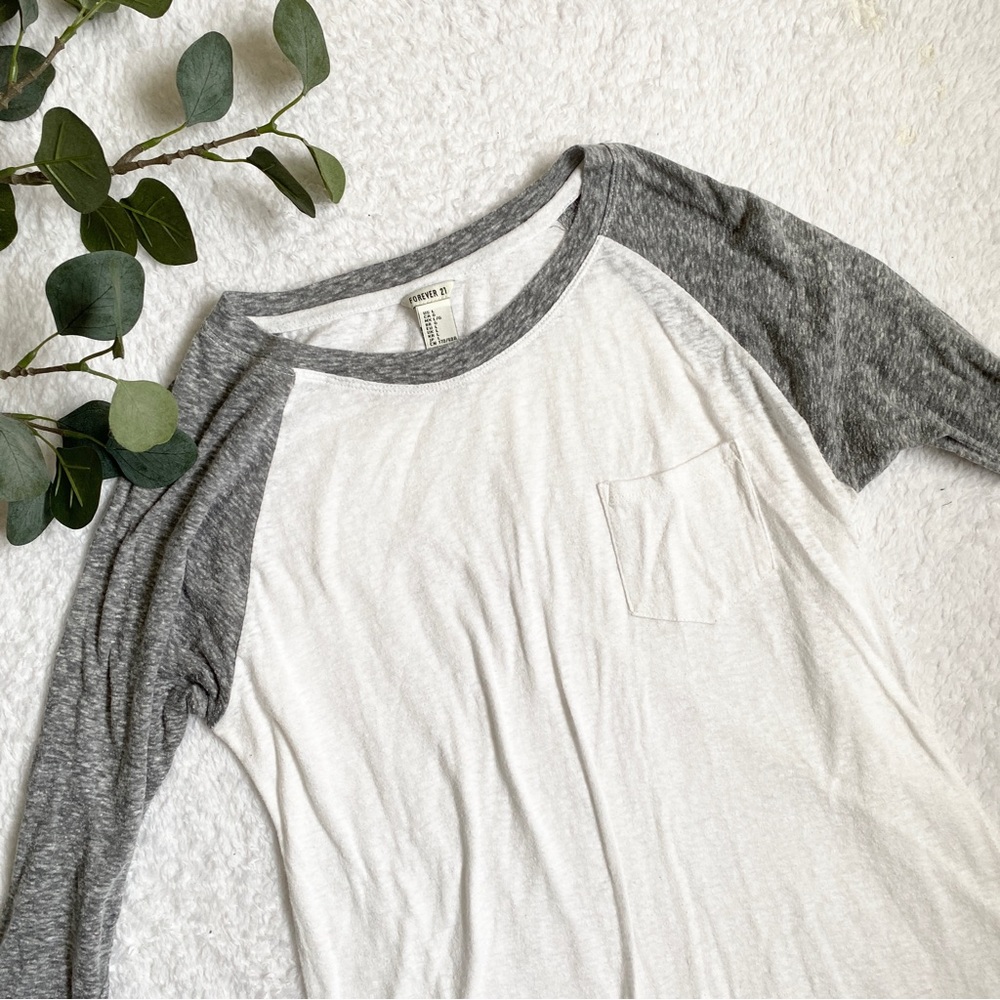 Forever 21 | baseball raglan gray and white 3/4 sleeve tshirt